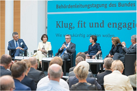 Bundesinnenminister Thomas de Maizière bei der Podiumsdiskussion